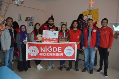 Gönüllü Gençler, Köy Okuluna 'Barış Pınarı' Kütüphanesi Kurdu