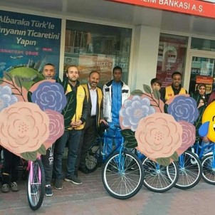 Isparta'da Yetim Çocuklar Bisikletlendiriliyor