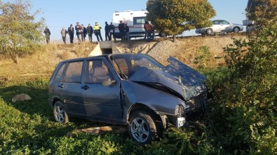 Şarampole İnen Otomobil Ağaca Çarptı Açıklaması 5 Yaralı