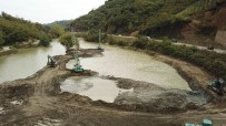 İŞ MAKİNASI - Sera Gölü'nü Çamur Ve Balçıktan Temizlemek İçin Yürütülen Çalışmalar Sürüyor