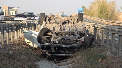 Tıra Çarpan Otomobil Sürüklenerek Ters Döndü Açıklaması 1 Ölü, 5 Yaralı