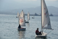 YARıMCA - Yelkenliler İzmit Körfezi'nde Kıyasıya Yarıştı