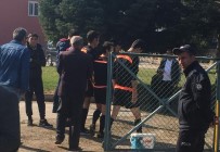 SAĞLIK GÖREVLİSİ - Yeşil Sahada Ambulans Krizi Takımları Sahadan Çektirdi!