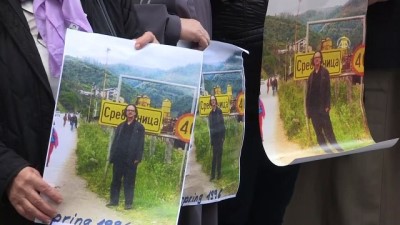 Bosna Hersek'te Soykırım Kurban Yakınlarından İsveç Büyükelçiliği Önünde 'Nobel' Protestosu