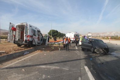 Elazığ'da Ambulans İle Otomobil Çarpıştı Açıklaması 1'İ Ağır 7 Yaralı