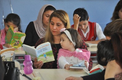 Şırnak'ta Anneler, Çocukları İle Birlikte Kitap Okuyor