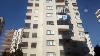 Adana'da Pencere Korkuluğuna Sıkışan Çocuk Kurtarıldı