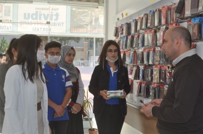 Farkındalık Oluşturmak İçin Maske Dağıttılar