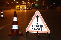 KÖPRÜLÜ - İşçi Servisi Yönlendirme Tabelasına Çarptı Açıklaması 10 Yaralı