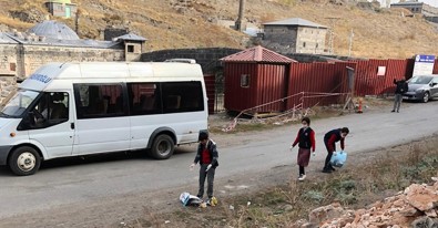 Kars'ta Mihralibey Ortaokulu'ndan Mavi Hareket Temizliği