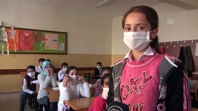 Lösemi Hastası Birgül'e Destek İçin Tüm Okul Maske Taktı