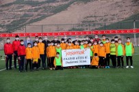 Lösemili Çocuklara Harçlıklarını Bağışladılar