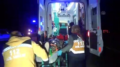 Otomobilin Ambulansa Çarpması Sonucu 3 Kişi Yaralandı