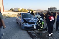 BÜLENT POLAT - Otomobiller Kafa Kafaya Çarpıştı