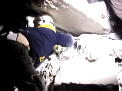 Rus Uçakları İdlib'de Bir Evi Vurdu Açıklaması 3 Çocuk Öldü