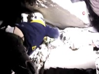 BEŞAR ESAD - Rus Uçakları İdlib'de Bir Evi Vurdu Açıklaması 3 Çocuk Öldü