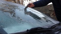 GİZLİ BUZLANMA - Termometreler Eksi 18'İ Gördü Araçların Camları Buz Tuttu