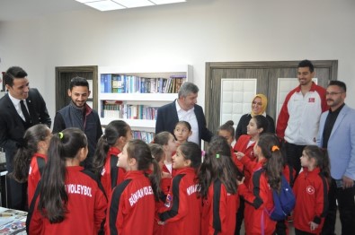 Bünyan'ın Minik Voleybolcularından Başkan Altun'a Ziyaret