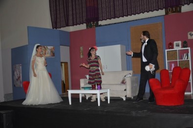 Gülşehir'de İlk Kez Tiyatro Oyunu Sergilendi