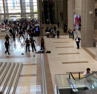 İstanbul Adalet Sarayı'nda 6. Kattan Atlayan Şahıs Hayatını Kaybetti
