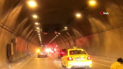 İstanbul'da Asker Konvoyu Tüneli Trafiğe Kapattı