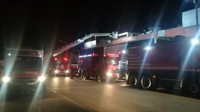 İzmir'de 2 Alüminyum İmalathanesinde Korkutan Yangın