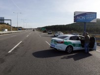 ZİNCİRLEME KAZA - Kuzey Marmara Otoyolunda 3 Araç Birbirine Girdi Açıklaması 1'İ Ağır 3 Yaralı