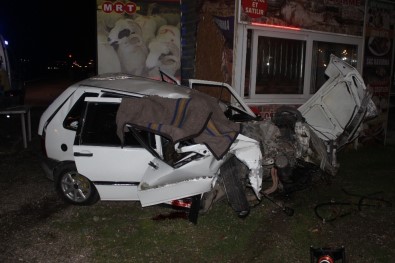 Manisa'da Otomobil Tıra Arkadan Çarptı Açıklaması 1 Ölü, 1 Yaralı