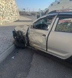 FLAMİNGO - Minibüs İle Otomobil Çarpıştı Açıklaması 1 Yaralı