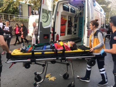 Okul Çıkışında Otomobilin Çarptığı Kız Öğrenci Yaralandı