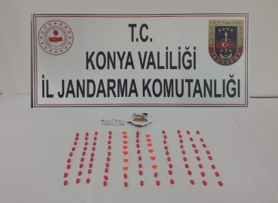 Uyuşturucu Satıcıları Jandarmaya Yakalandı