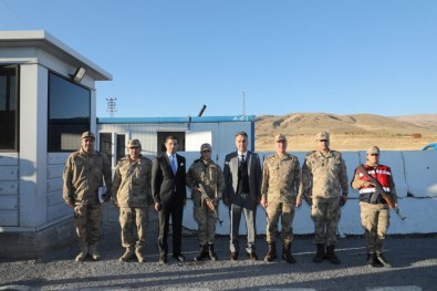 Vali Oktay Çağatay, Yol Kontrol Noktasını Ziyaret Etti