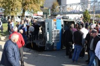 OSMAN KÖKSAL - Yolcu Minibüsü Devrildi Açıklaması 11 Yaralı