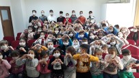 SAZENDE - 70 Çocuk Maskesini Taktı, Lösemili Çocuklara Destek İçin Şarkı Söyledi