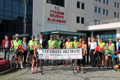 Ataşehir'den Bisikletleriyle Ata'yı Anmaya Gittiler