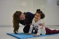 DOWN SENDROMU - Çocuklar Eğlenirken Sağlıklarına Kavuşuyor