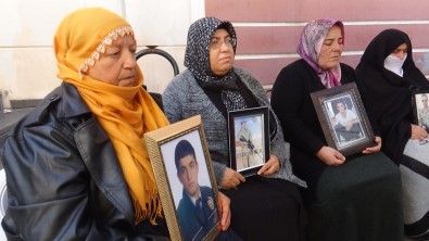 HDP Önündeki Ailelerin Evlat Nöbeti 67'Nci Günde