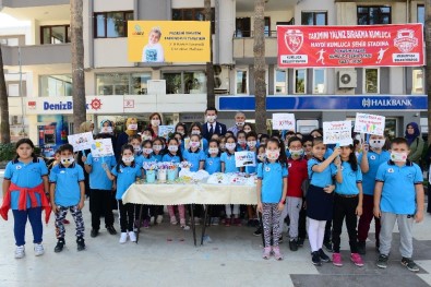 Lösemili Çocuklara Destek Olmak İçin Maske Taktılar