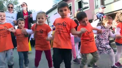 LÖSEV'liler, Beşiktaş'ta Maskeli Farkındalık Yürüyüşü Yaptı