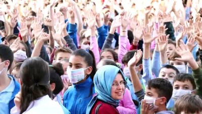 Sakarya'da Öğrenciler Lösemili Çocuklara Destek İçin Maske Taktı