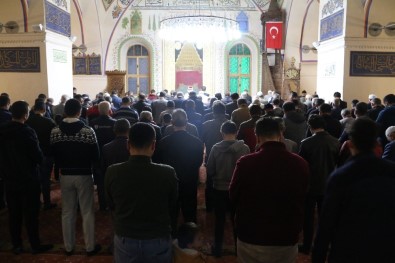 Uşak'taki Tarihi Camide Mevlit Kandili İhya Edildi
