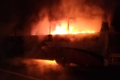 Yolcu Otobüsü Cayır Cayır Yandı