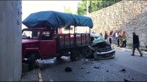 TİCARİ ARAÇ - Ataşehir'de Trafik Kazası Açıklaması 3 Yaralı