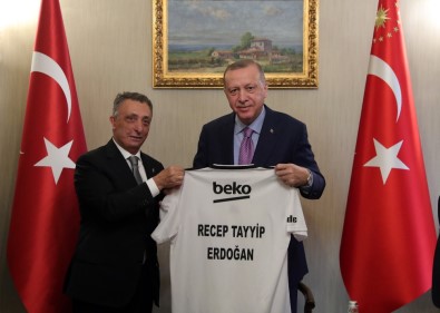 Cumhurbaşkanı Erdoğan, Beşiktaş Kulübü Yönetim Kurulu'nu Kabul Etti