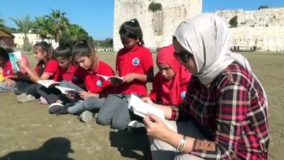 Öğrenciler Kitaplarını Kızkalesi'nde Okudu