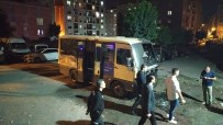 Sokakta Park Halindeki Minibüs Alev Alev Yandı