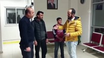 Suriyeli Baba Ve Oğlu, Buldukları Para Dolu Cüzdanı Polise Teslim Etti