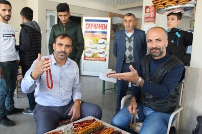 Tespih Hastalığı Aracından Ettirdi