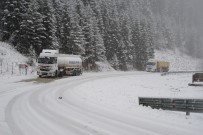 TANKER ŞOFÖRÜ - Aniden Bastıran Kar Yağışına Hazırlıksız Yakalanan Sürücüler Zor Anlar Yaşadı