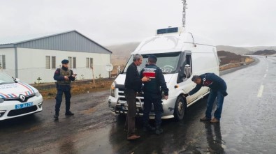 Çat İlçe Jandarma Trafik Ekiplerinden Kış Lastiği Uygulaması